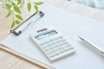 電卓と紙