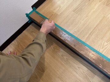 床の部分補修中