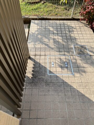 玄関タイルの清掃前