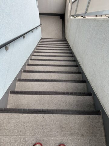 清掃後の階段