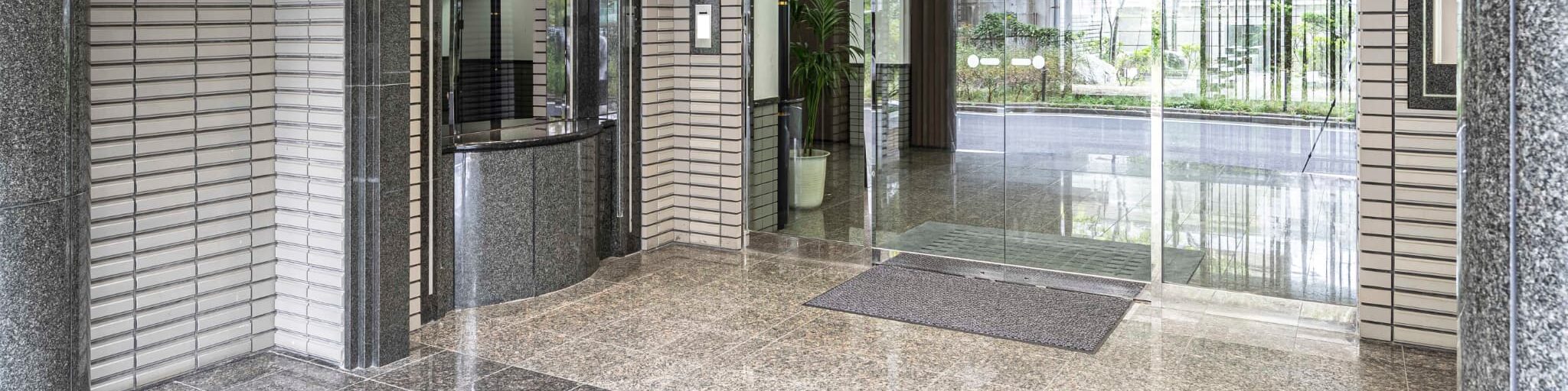 大理石のエントランス