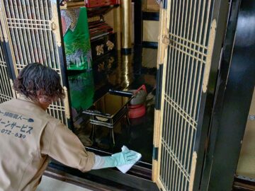 お寺の中のお掃除